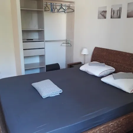 Jolie Maison Au Bord De La Riviere Holiday home Vivonne